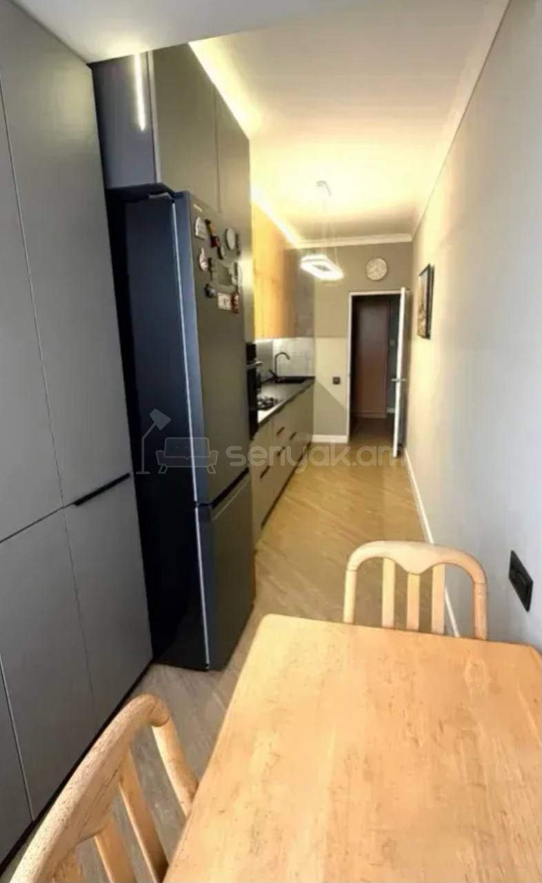 3 Սենյականոց Բնակարան Քարե Շենքում, 78քմ, 5/5 հարկ, Կապիտալ Վերանորոգված, Կահավորված