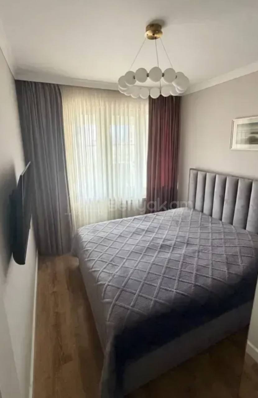 3 Սենյականոց Բնակարան Քարե Շենքում, 78քմ, 5/5 հարկ, Կապիտալ Վերանորոգված, Կահավորված