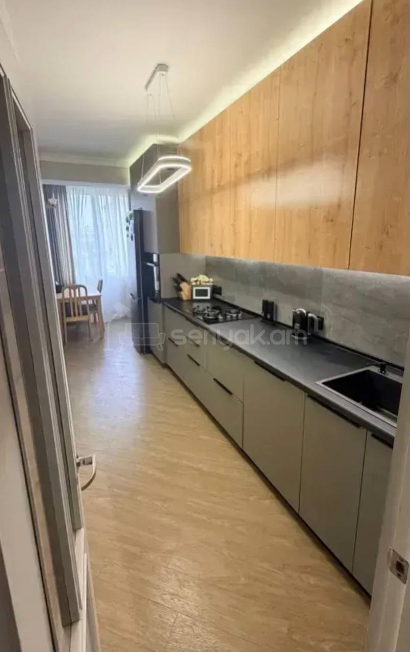 3 Սենյականոց Բնակարան Քարե Շենքում, 78քմ, 5/5 հարկ, Կապիտալ Վերանորոգված, Կահավորված