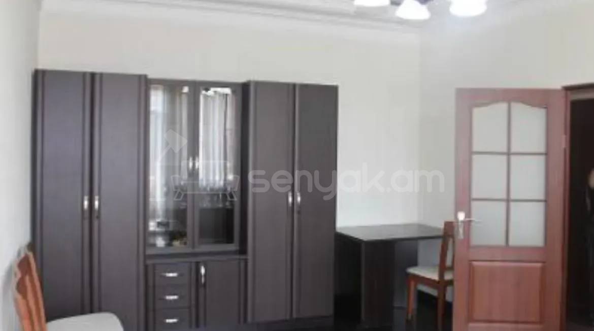 1 Սենյականոց Բնակարան Քարե Շենքում, 40քմ, 3/5 հարկ, Կապիտալ Վերանորոգված, Կահավորված