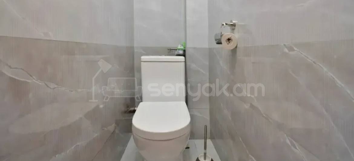 4 Սենյականոց Բնակարան Քարե Շենքում, 125քմ, 2/5 հարկ, Կապիտալ Վերանորոգված
