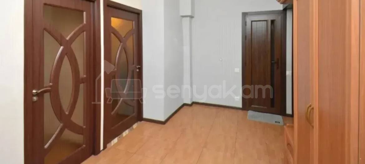 4 Սենյականոց Բնակարան Քարե Շենքում, 125քմ, 2/5 հարկ, Կապիտալ Վերանորոգված