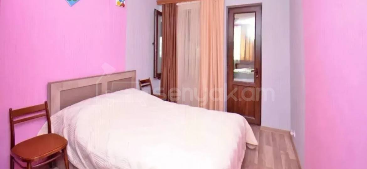 4 Սենյականոց Բնակարան Քարե Շենքում, 125քմ, 2/5 հարկ, Կապիտալ Վերանորոգված