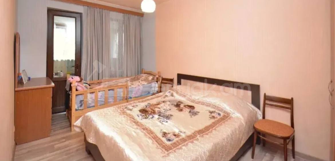 4 Սենյականոց Բնակարան Քարե Շենքում, 125քմ, 2/5 հարկ, Կապիտալ Վերանորոգված