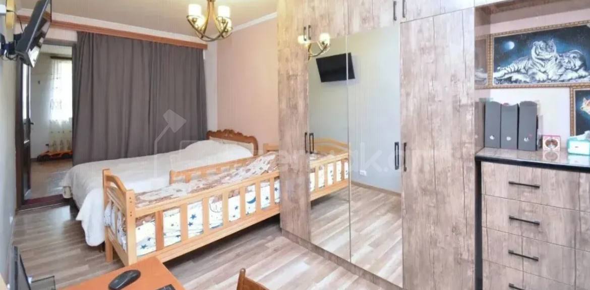 4 Սենյականոց Բնակարան Քարե Շենքում, 125քմ, 2/5 հարկ, Կապիտալ Վերանորոգված