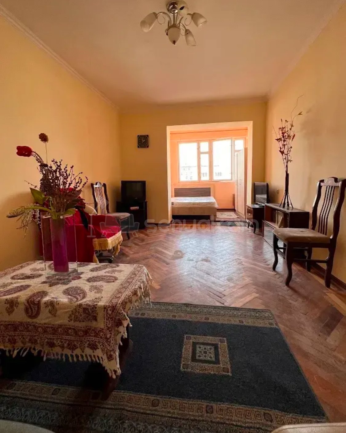 1 Սենյականոց Բնակարան Քարե Շենքում, 45քմ, 4/5 հարկ, Նորմալ Վիճակում, Կահավորված