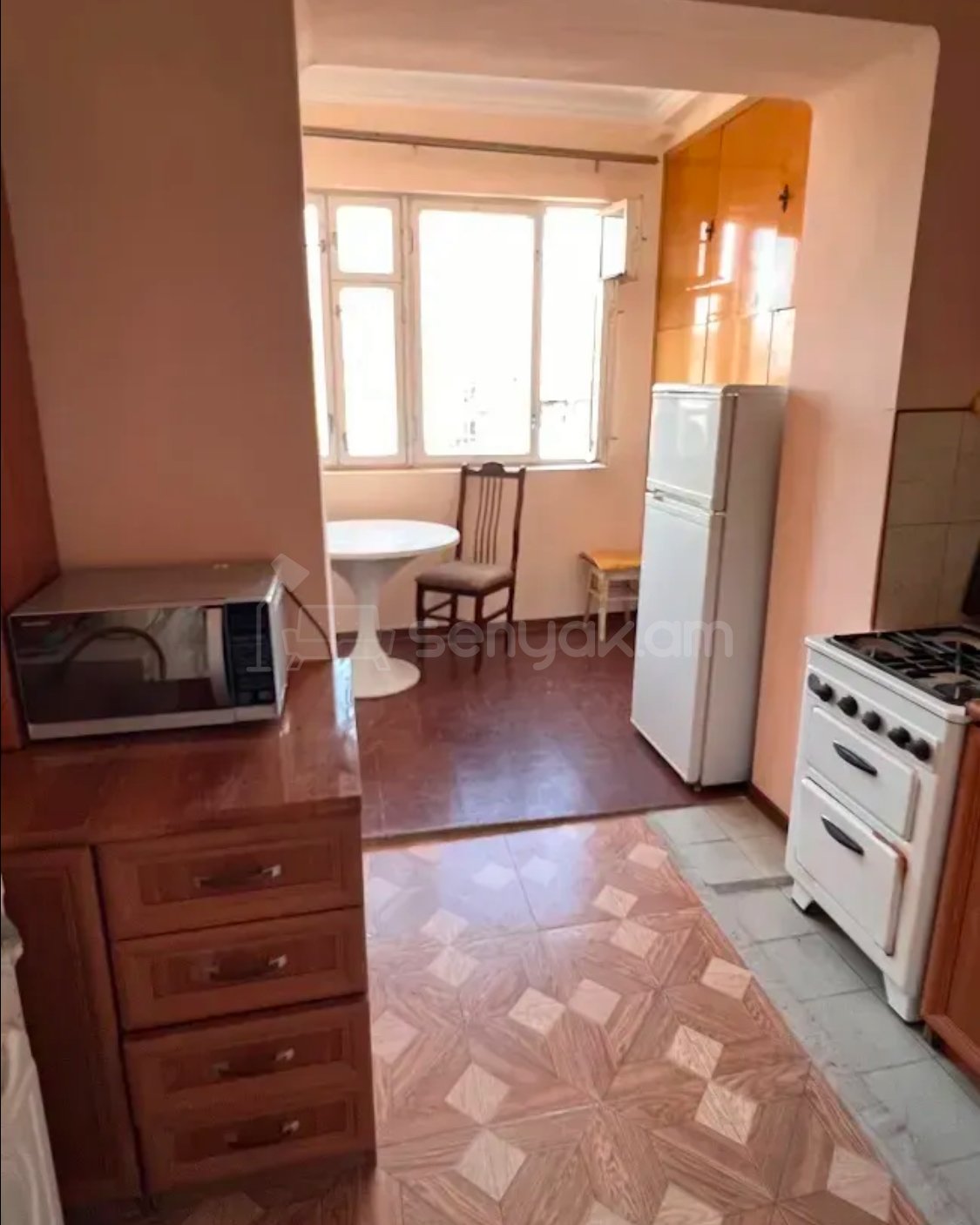 1 Սենյականոց Բնակարան Քարե Շենքում, 45քմ, 4/5 հարկ, Նորմալ Վիճակում, Կահավորված