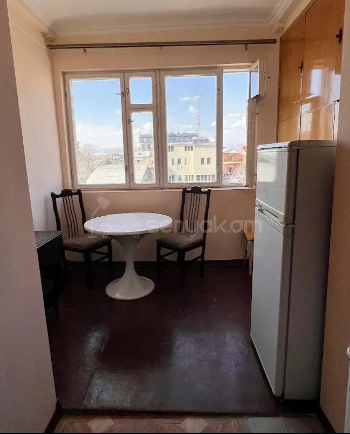 1 Սենյականոց Բնակարան Քարե Շենքում, 45քմ, 4/5 հարկ, Նորմալ Վիճակում, Կահավորված