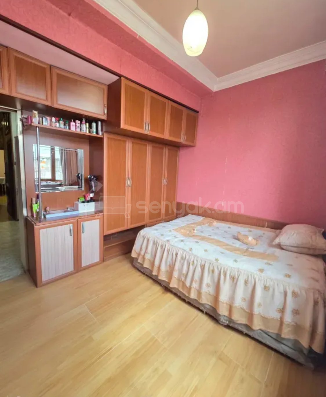 2 Սենյականոց Բնակարան Քարե Շենքում, 40քմ, 3/3 հարկ, Նորմալ Վիճակում