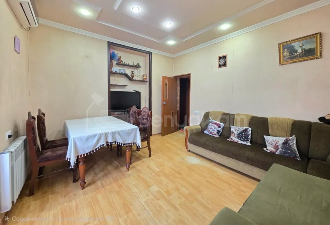 2 Սենյականոց Բնակարան Քարե Շենքում, 40քմ, 3/3 հարկ, Նորմալ Վիճակում