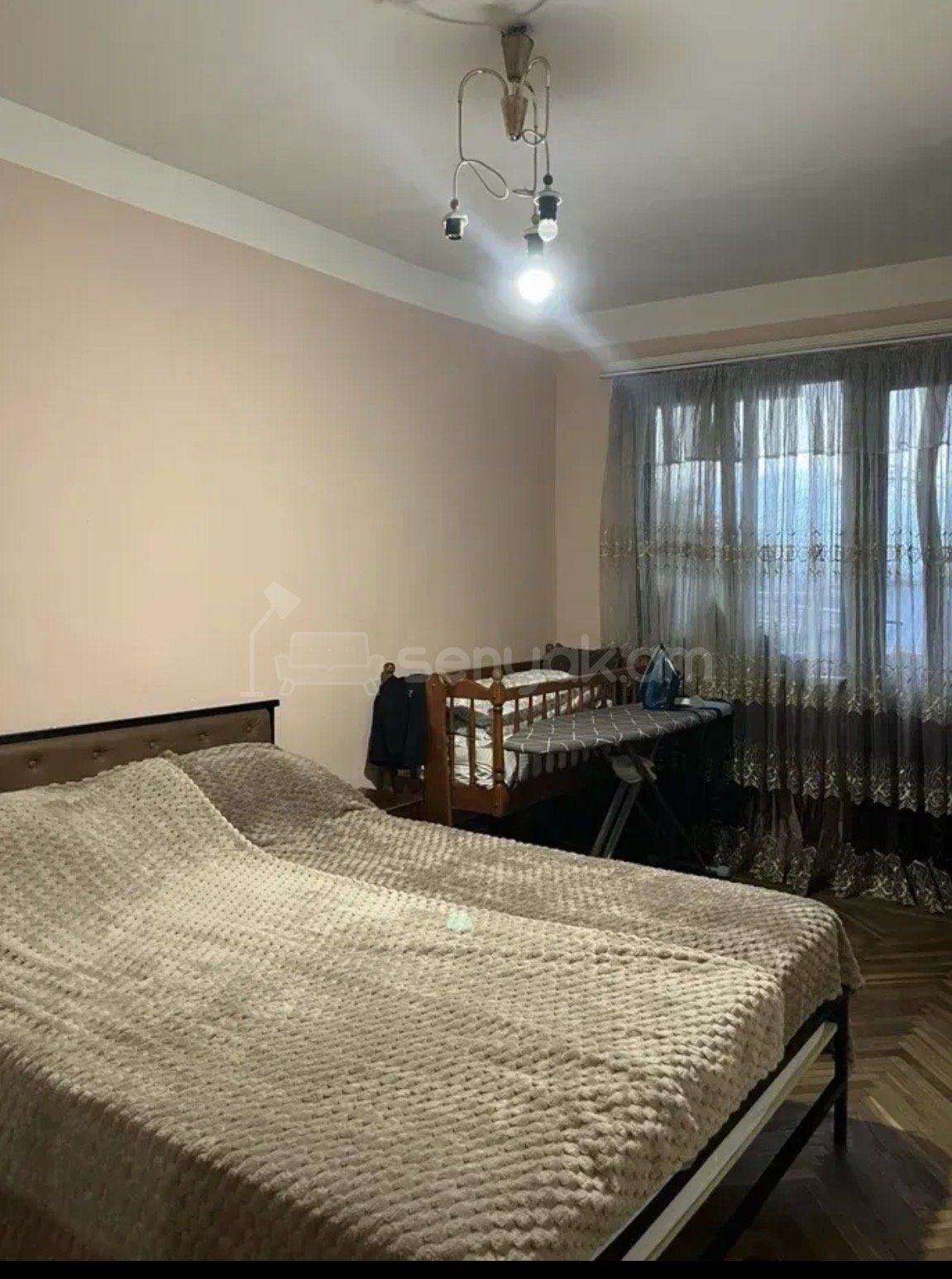 3 Սենյականոց Բնակարան Քարե Շենքում, 75քմ, 2/5 հարկ, Նորմալ Վիճակում