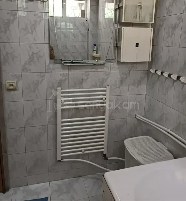 2 Սենյականոց Բնակարան Քարե Շենքում, 48քմ, 2/4 հարկ, Կապիտալ Վերանորոգված, Կահավորված, Արևկող