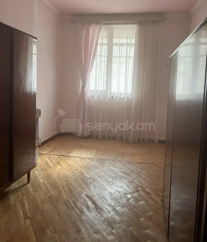 2 Սենյականոց Բնակարան Քարե Շենքում, 48քմ, 1/1 հարկ, Նորմալ Վիճակում, Կահավորված