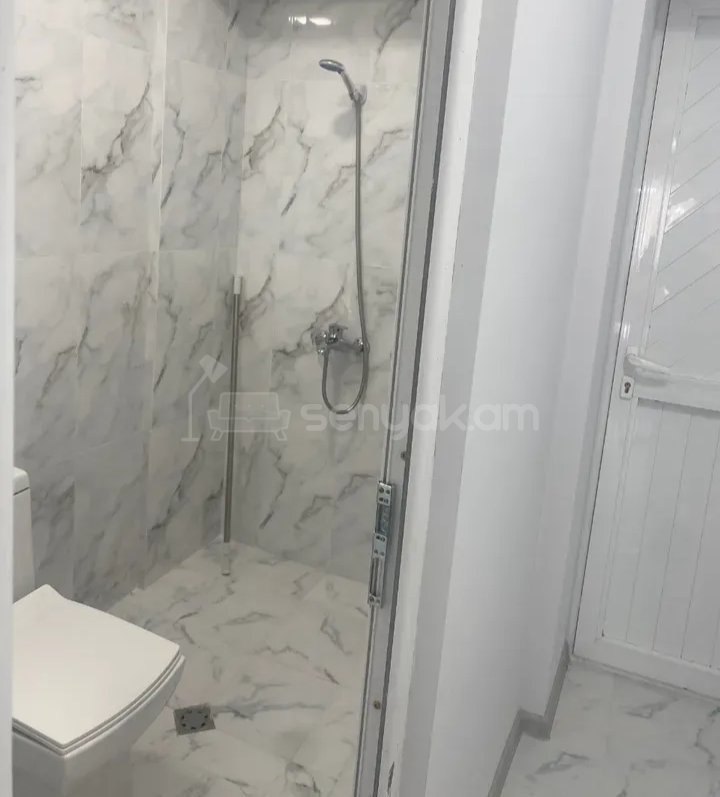 2 Սենյականոց Բնակարան Քարե Շենքում, 35քմ, 1/1 հարկ, Նորմալ Վիճակում, Կահավորված