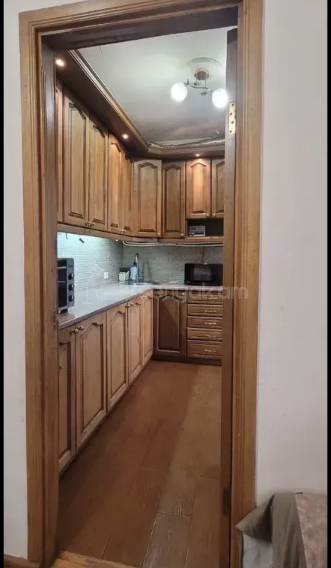 4 Սենյականոց Բնակարան Քարե Շենքում, 109քմ, 3/5 հարկ, Կապիտալ Վերանորոգված