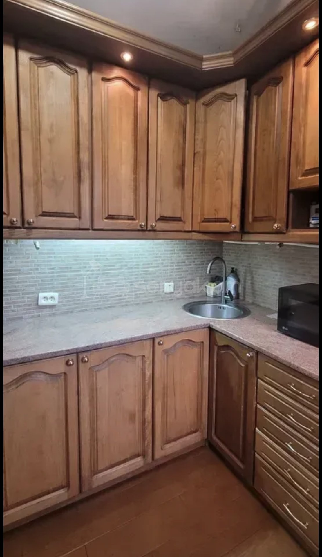 4 Սենյականոց Բնակարան Քարե Շենքում, 109քմ, 3/5 հարկ, Կապիտալ Վերանորոգված