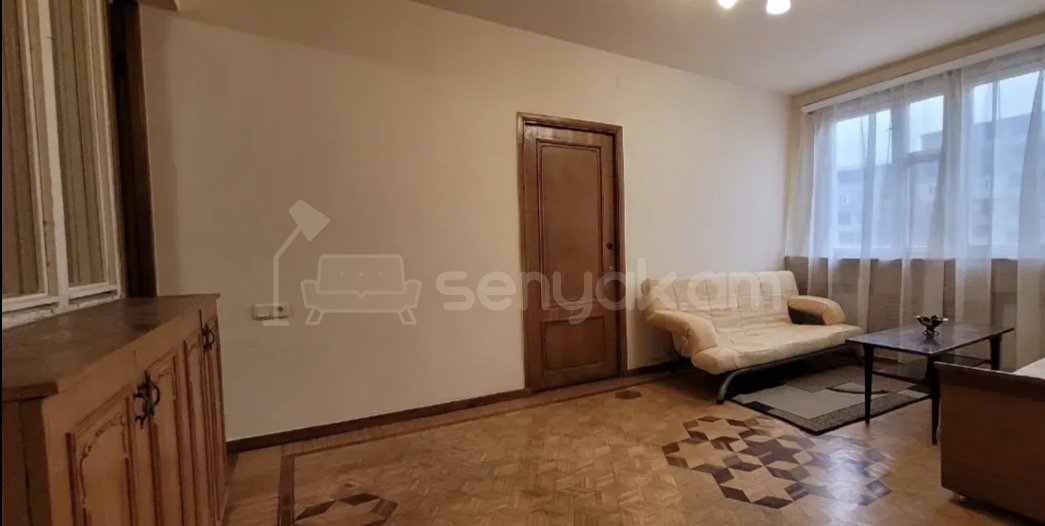 4 Սենյականոց Բնակարան Քարե Շենքում, 109քմ, 3/5 հարկ, Կապիտալ Վերանորոգված