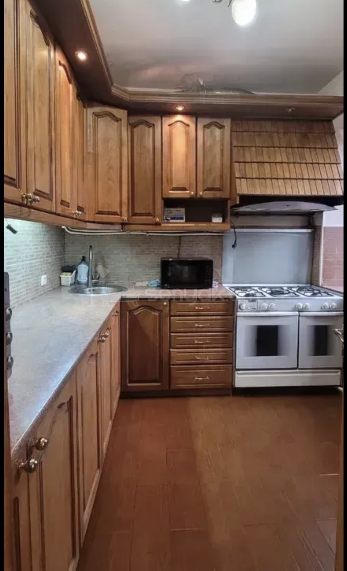 4 Սենյականոց Բնակարան Քարե Շենքում, 109քմ, 3/5 հարկ, Կապիտալ Վերանորոգված