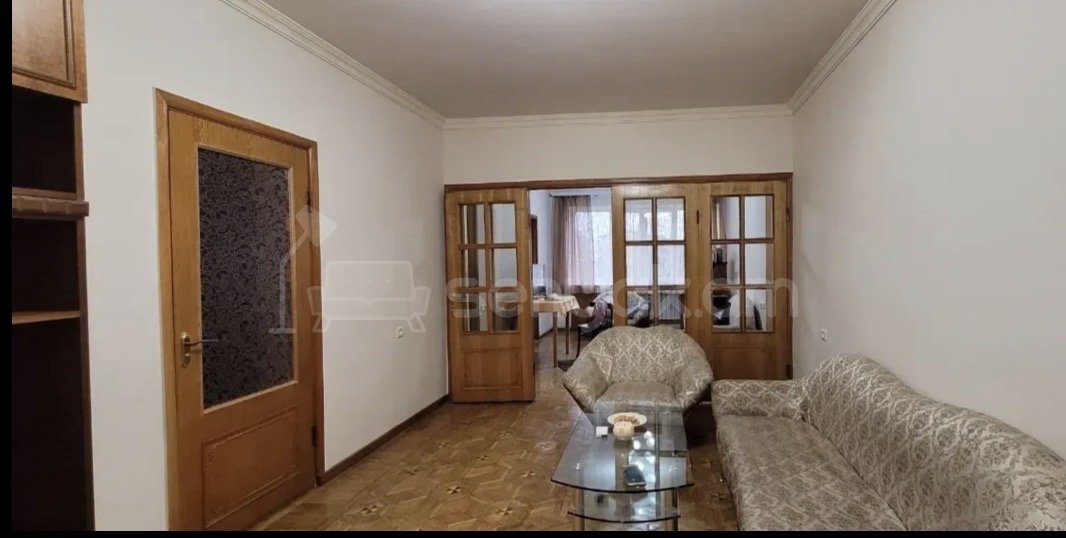 4 Սենյականոց Բնակարան Քարե Շենքում, 109քմ, 3/5 հարկ, Կապիտալ Վերանորոգված