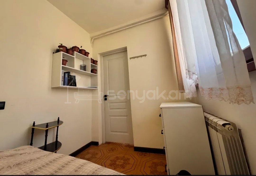 4 Սենյականոց Բնակարան Քարե Շենքում, 78քմ, 3/4 հարկ, Նորմալ Վիճակում