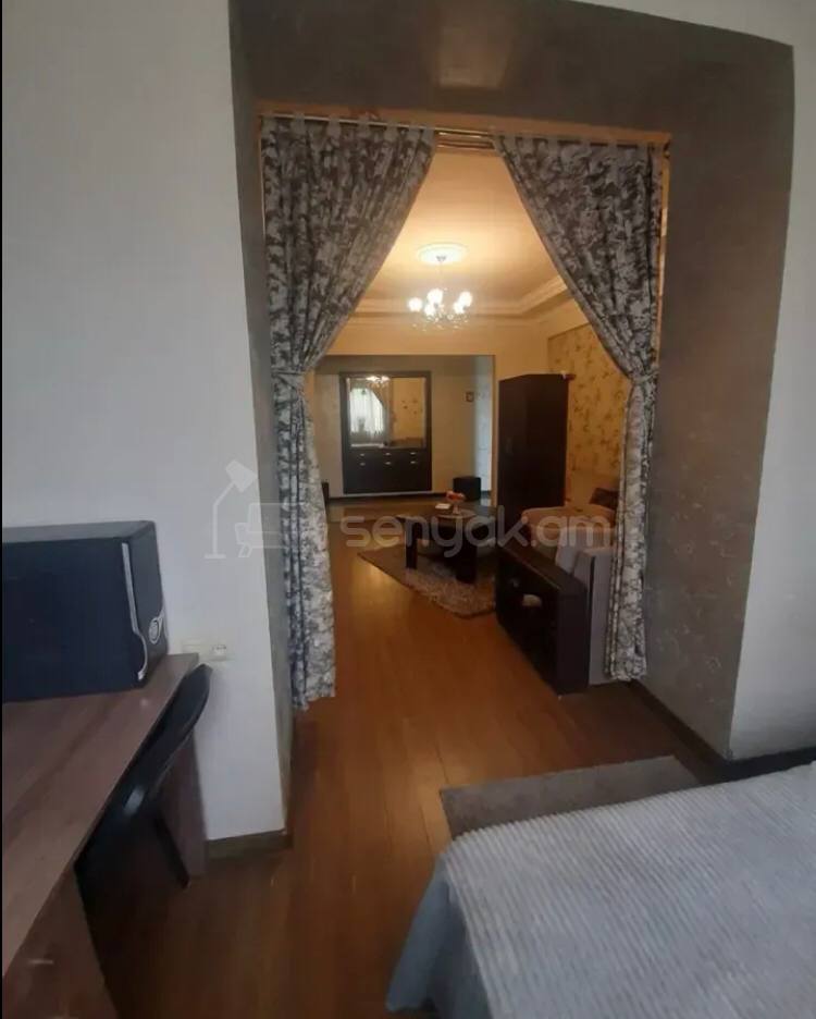 3 Սենյականոց Բնակարան Քարե Շենքում, 70քմ, 4/4 հարկ, Կոսմետիկ Վերանորոգված, Կահավորված