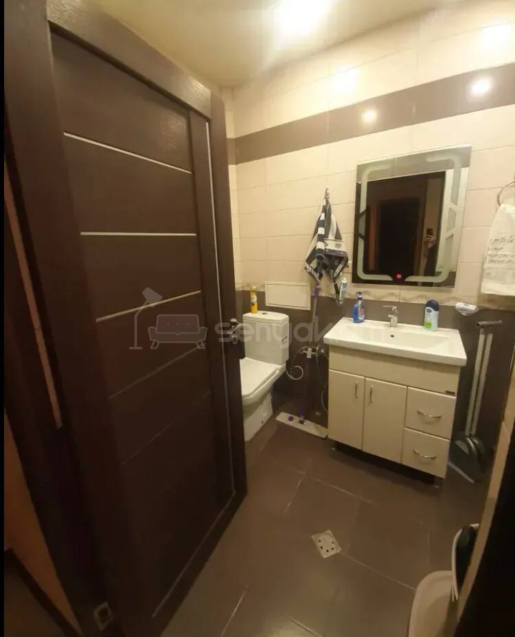 3 Սենյականոց Բնակարան Քարե Շենքում, 70քմ, 4/4 հարկ, Կոսմետիկ Վերանորոգված, Կահավորված