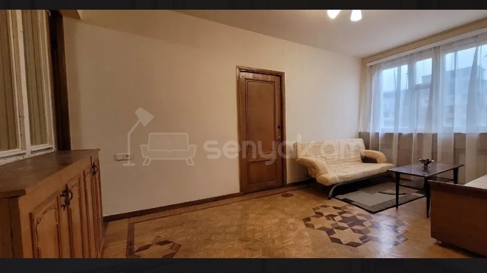 4 Սենյականոց Բնակարան Քարե Շենքում, 109քմ, 3/5 հարկ, Նորմալ Վիճակում