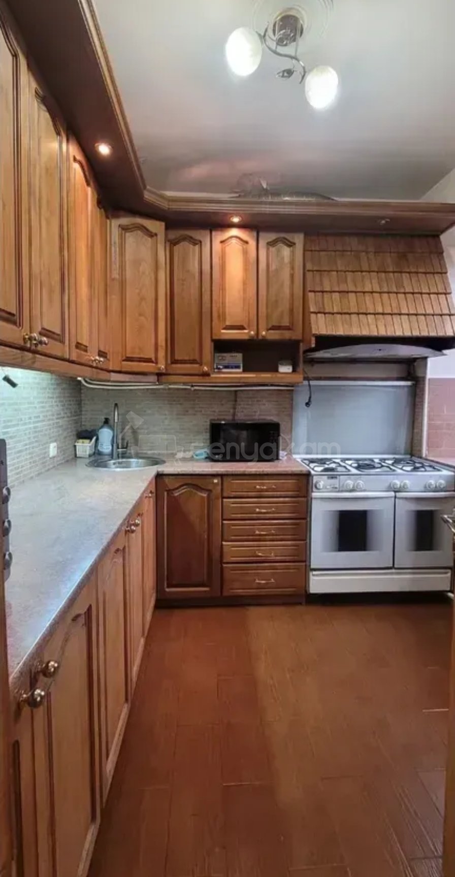 4 Սենյականոց Բնակարան Քարե Շենքում, 109քմ, 3/5 հարկ, Նորմալ Վիճակում