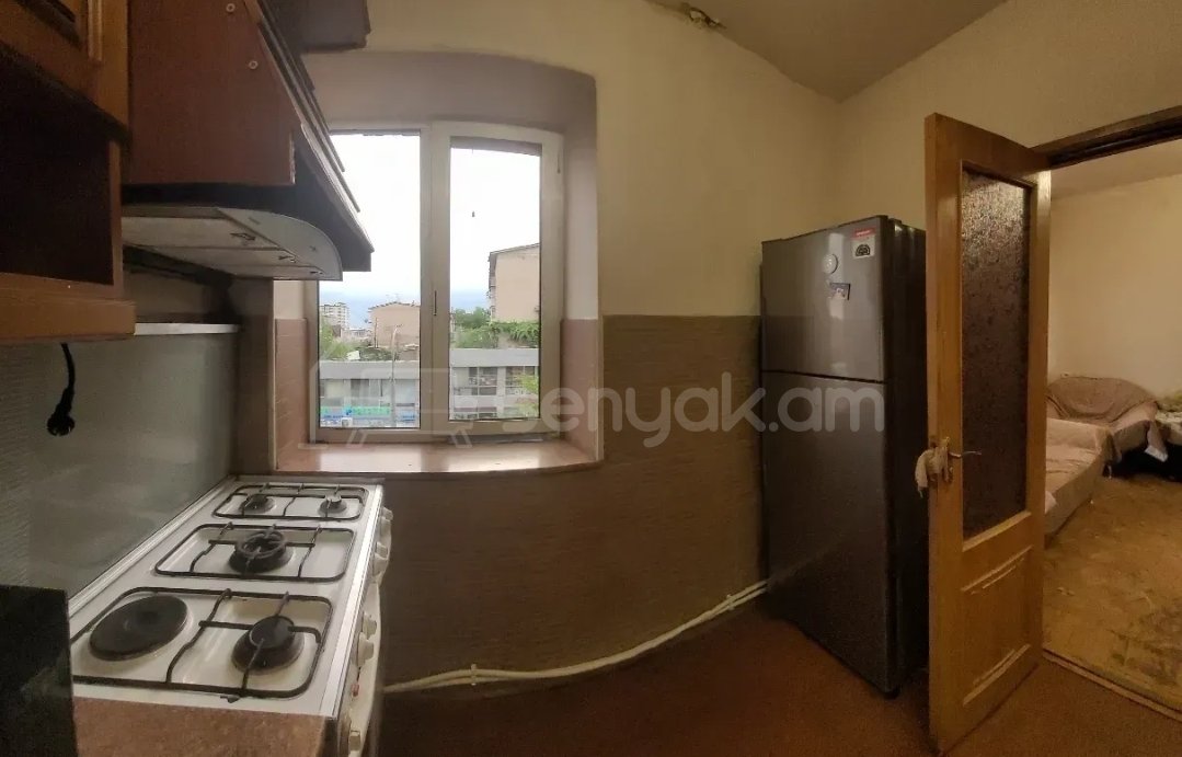 4 Սենյականոց Բնակարան Քարե Շենքում, 109քմ, 3/5 հարկ, Նորմալ Վիճակում