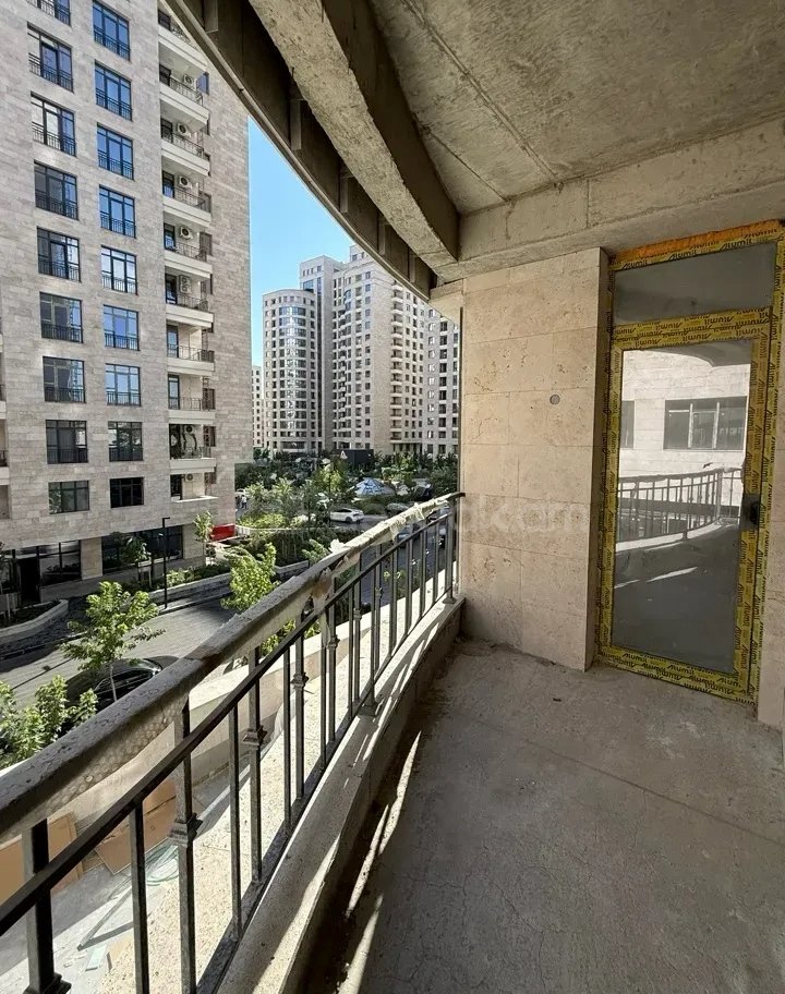 4 Սենյականոց Բնակարան Նորակառույցում, 141քմ, 3/22 հարկ, Զրոյական Վիճակում