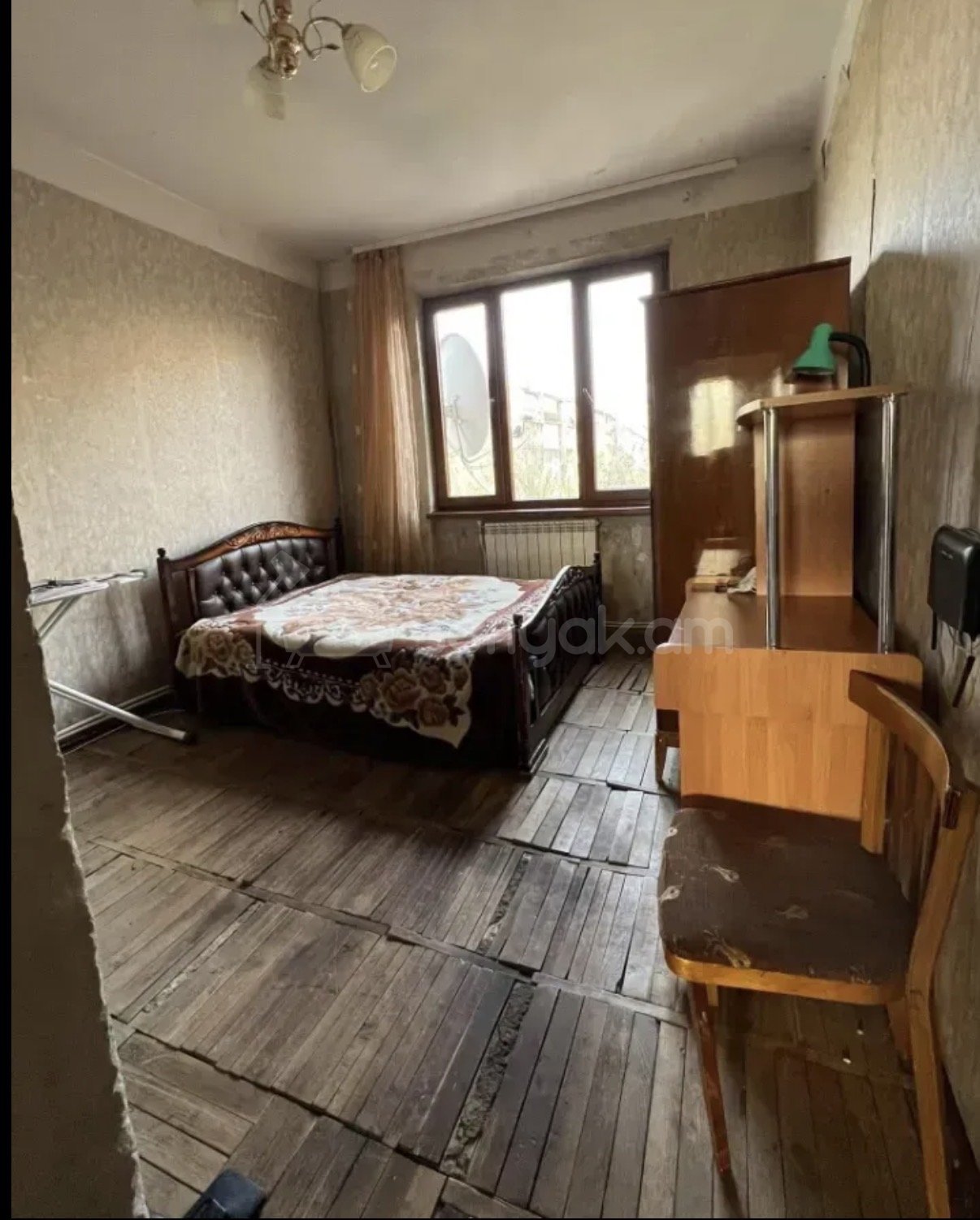4 Սենյականոց Բնակարան Քարե Շենքում, 75քմ, 3/5 հարկ, Նորմալ Վիճակում