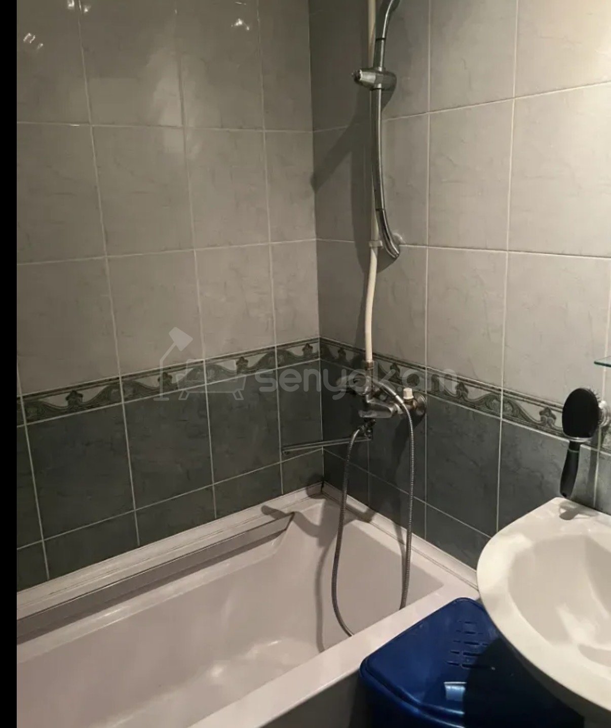 4 Սենյականոց Բնակարան Քարե Շենքում, 75քմ, 3/5 հարկ, Նորմալ Վիճակում