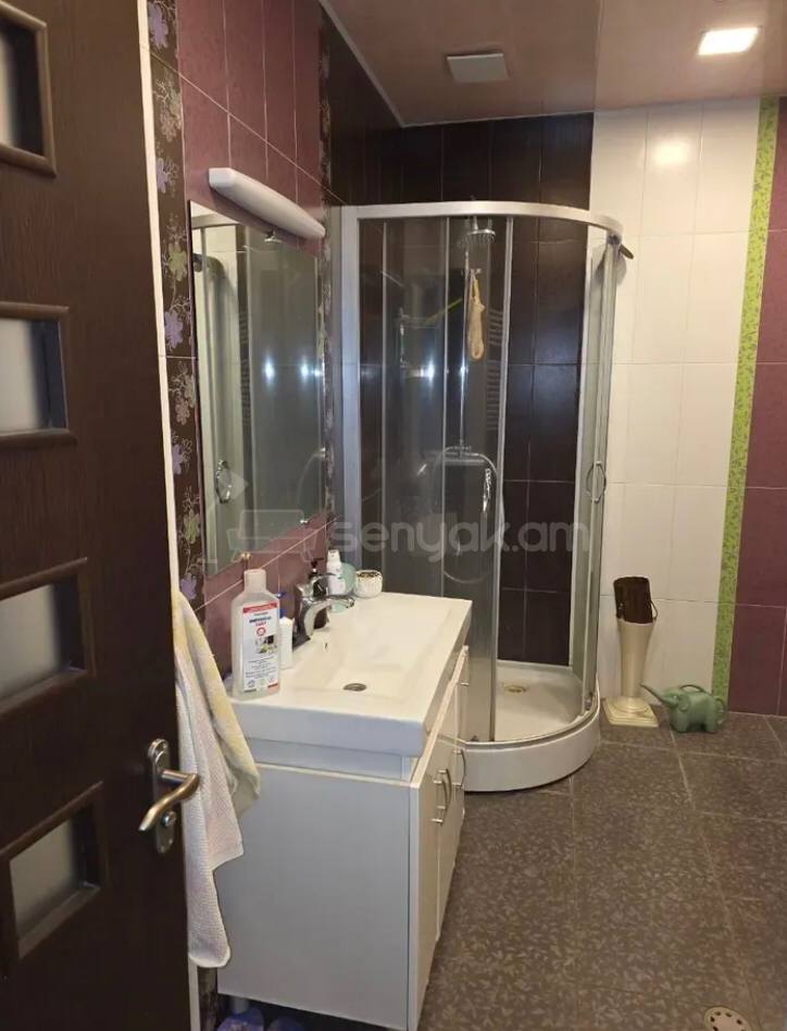 4 Սենյականոց Բնակարան, 102քմ, 9/9 հարկ, Կոսմետիկ Վերանորոգված, Կահավորված