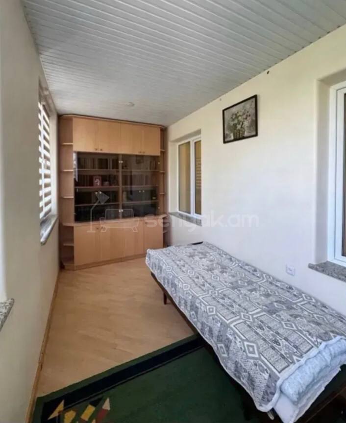 5 Սենյականոց Բնակարան Քարե Շենքում, 140քմ, 3/5 հարկ, Կապիտալ Վերանորոգված, Կահավորված