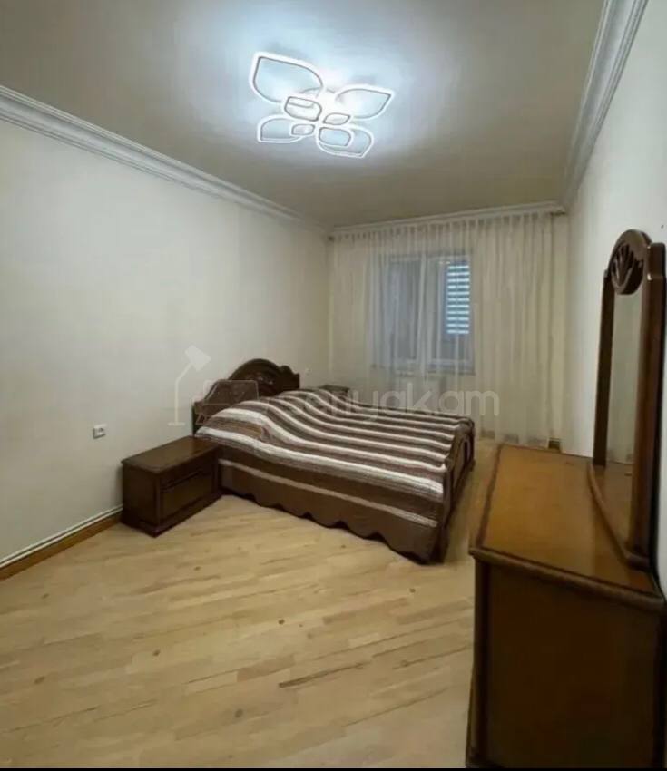 5 Սենյականոց Բնակարան Քարե Շենքում, 140քմ, 3/5 հարկ, Կապիտալ Վերանորոգված, Կահավորված