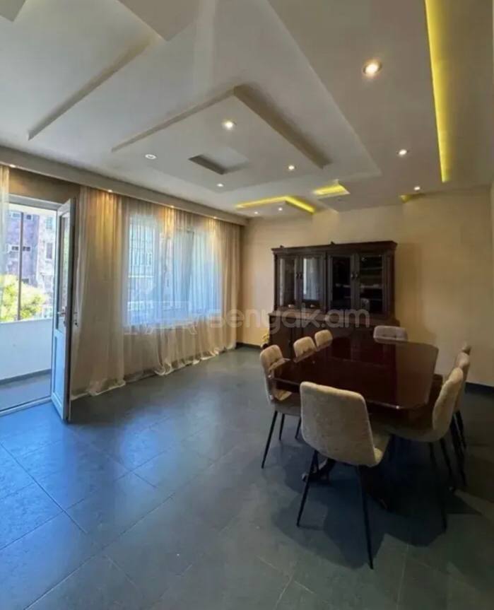 5 Սենյականոց Բնակարան Քարե Շենքում, 140քմ, 3/5 հարկ, Կապիտալ Վերանորոգված, Կահավորված