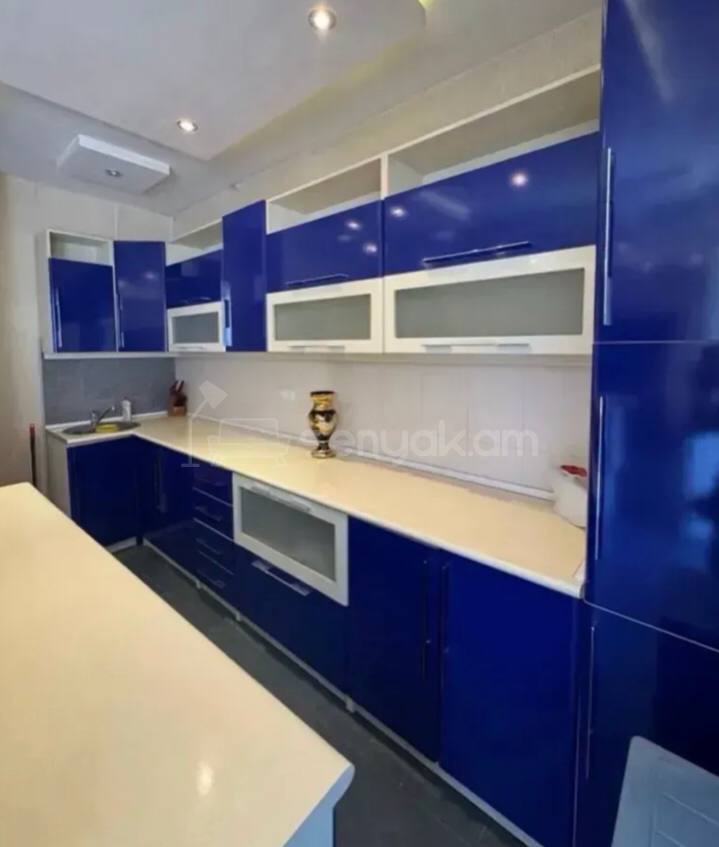 5 Սենյականոց Բնակարան Քարե Շենքում, 140քմ, 3/5 հարկ, Կապիտալ Վերանորոգված, Կահավորված