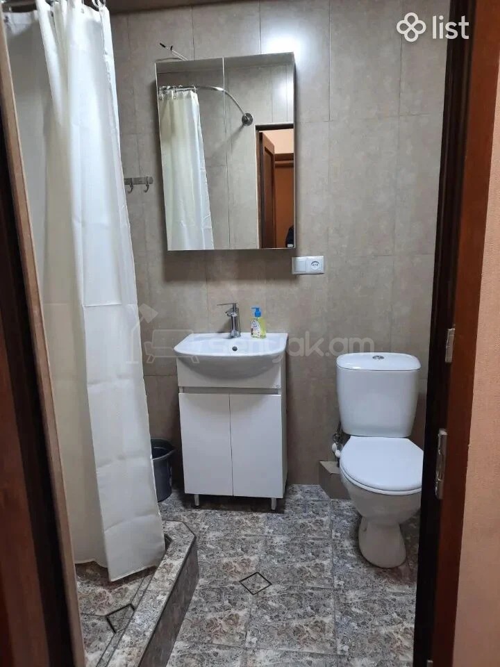 1 Սենյականոց Բնակարան Քարե Շենքում, 43քմ, 4/5 հարկ, Նորմալ Վիճակում