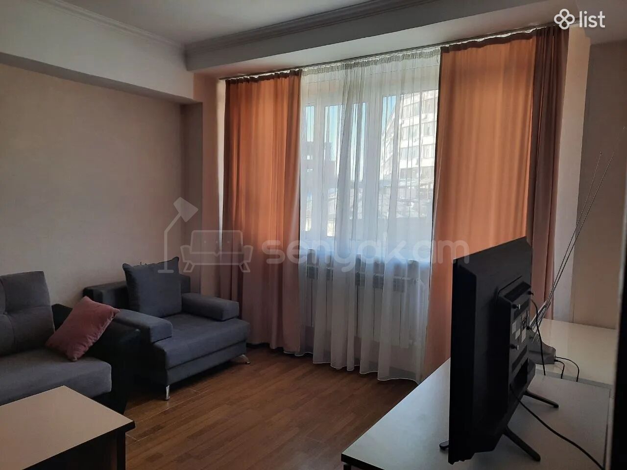 1 Սենյականոց Բնակարան Քարե Շենքում, 43քմ, 4/5 հարկ, Նորմալ Վիճակում