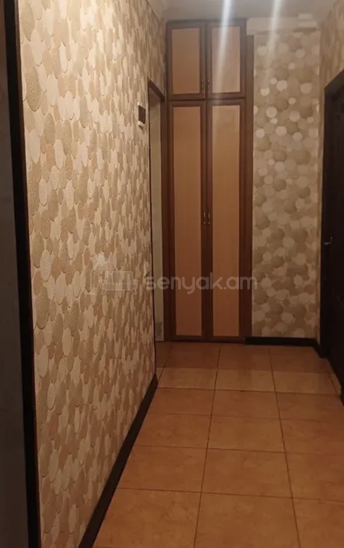 4 Սենյականոց Բնակարան Քարե Շենքում, 90քմ, 1/5 հարկ, Նորմալ Վիճակում