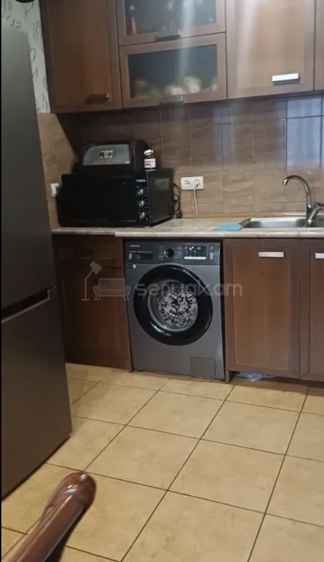 4 Սենյականոց Բնակարան Քարե Շենքում, 90քմ, 1/5 հարկ, Նորմալ Վիճակում