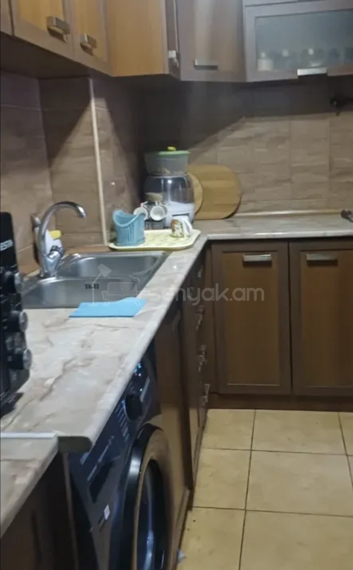 4 Սենյականոց Բնակարան Քարե Շենքում, 90քմ, 1/5 հարկ, Կապիտալ Վերանորոգված