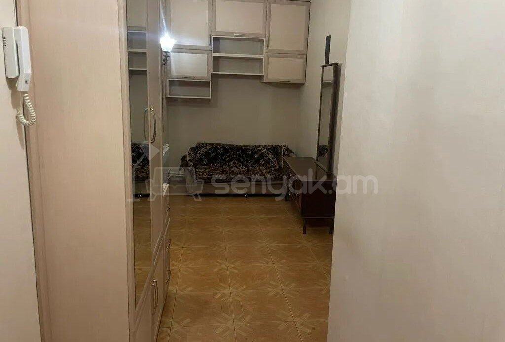 2 Սենյականոց Բնակարան Քարե Շենքում, 58քմ, 5/5 հարկ, Նորմալ Վիճակում