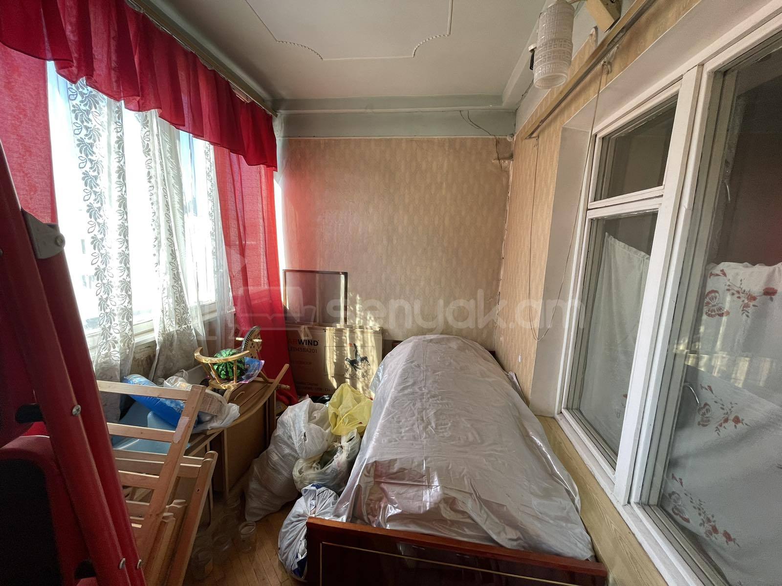3 Սենյականոց Բնակարան Քարե Շենքում, 75քմ, 4/5 հարկ, Պետական Վիճակում