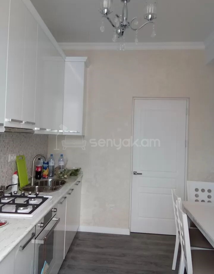 2 Սենյականոց Բնակարան Քարե Շենքում, 69քմ, 5/5 հարկ, Կապիտալ Վերանորոգված