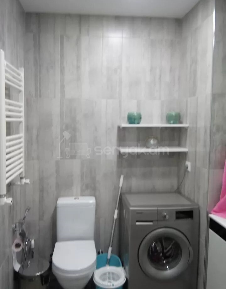 2 Սենյականոց Բնակարան Քարե Շենքում, 69քմ, 5/5 հարկ, Կապիտալ Վերանորոգված