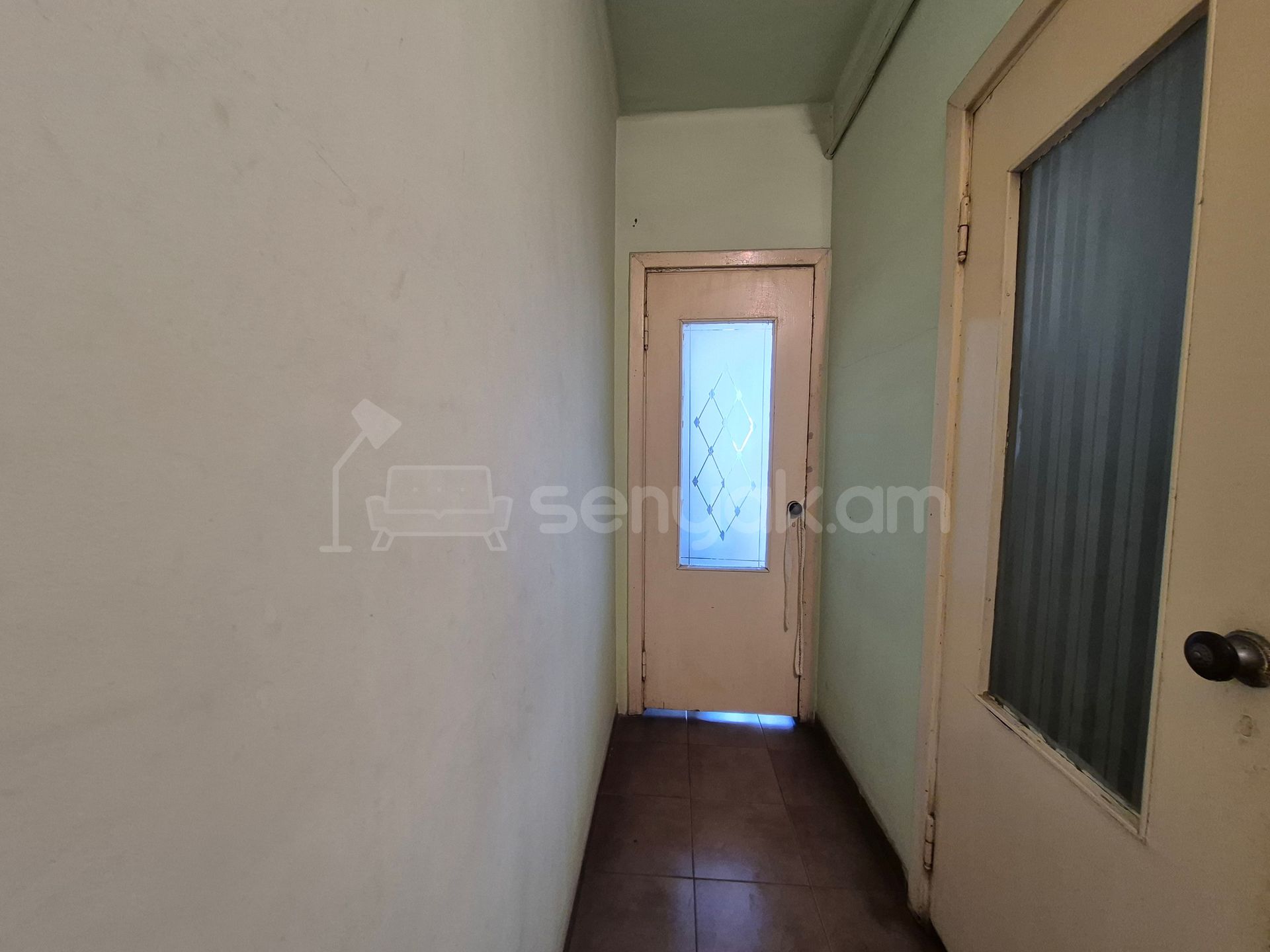 1 Սենյականոց Բնակարան Քարե Շենքում, 35քմ, 4/4 հարկ, Կոսմետիկ Վերանորոգված