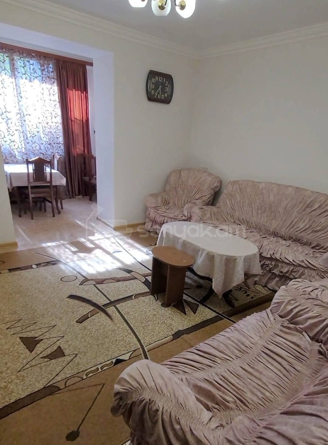 4 Սենյականոց Բնակարան Քարե Շենքում, 100քմ, 1/5 հարկ, Նորմալ Վիճակում, Կահավորված