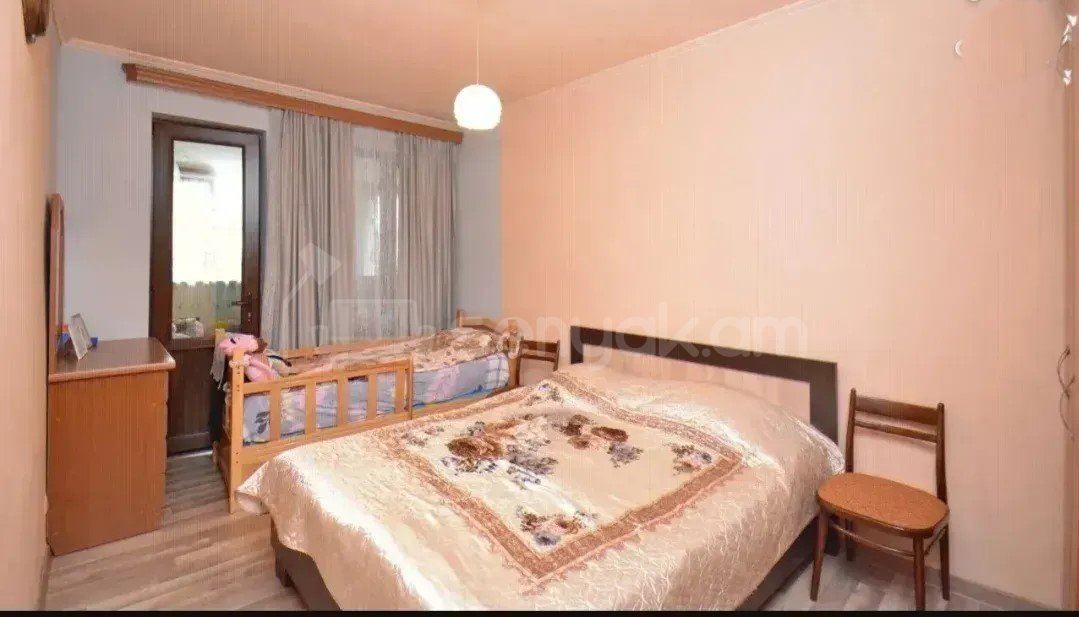 4 Սենյականոց Բնակարան Քարե Շենքում, 125քմ, 2/5 հարկ, Կապիտալ Վերանորոգված
