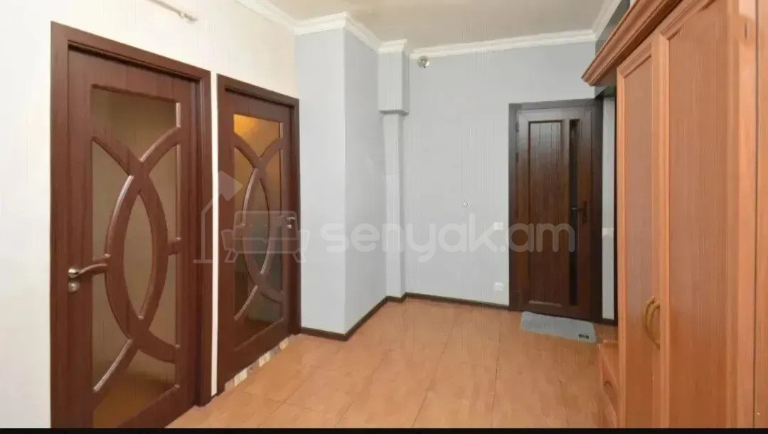 4 Սենյականոց Բնակարան Քարե Շենքում, 125քմ, 2/5 հարկ, Կապիտալ Վերանորոգված